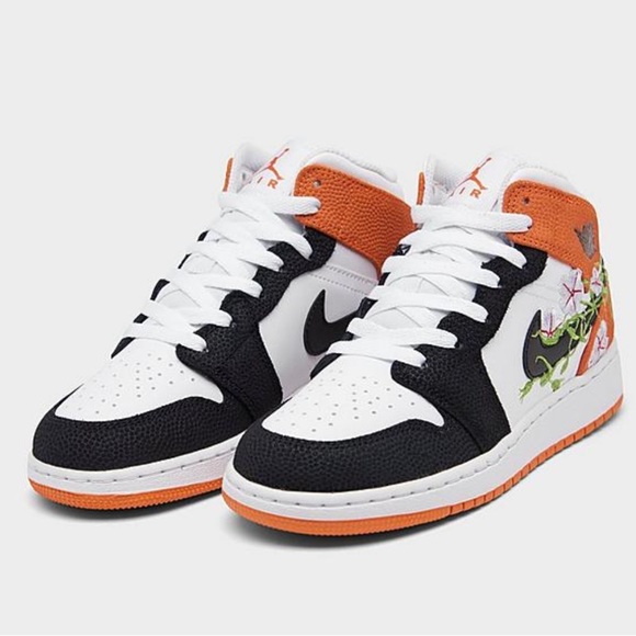 BIG KIDS' AIR JORDAN RETRO 1 MID SE White/Black/Starfish/Vivid Green - Picture 2 of 9